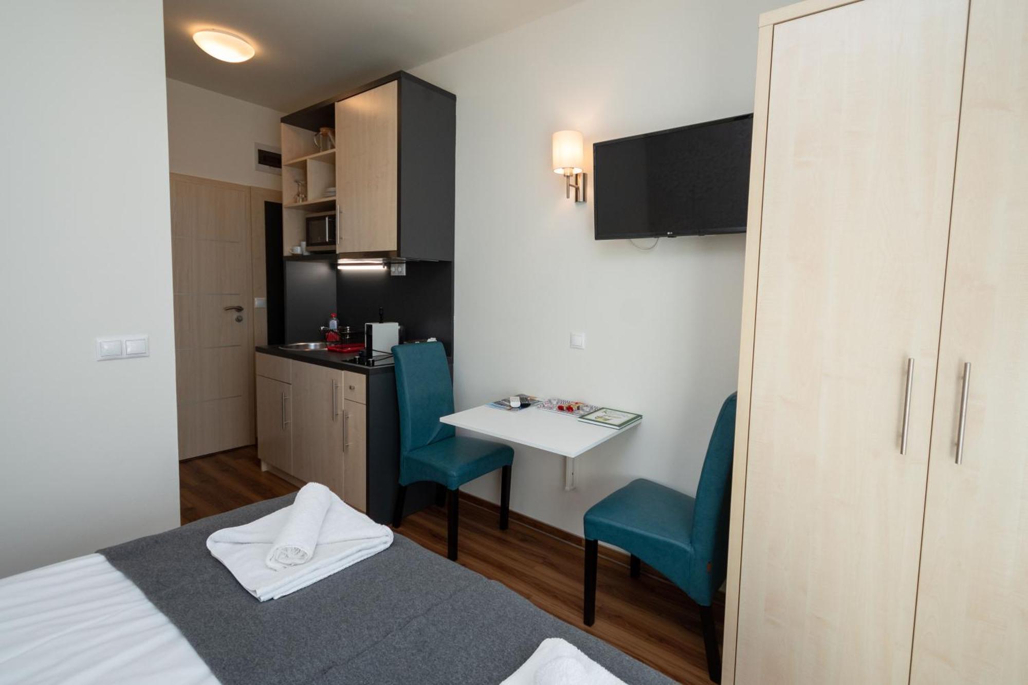A Mi Hazunk Apartment Gyenesdias Bagian luar foto